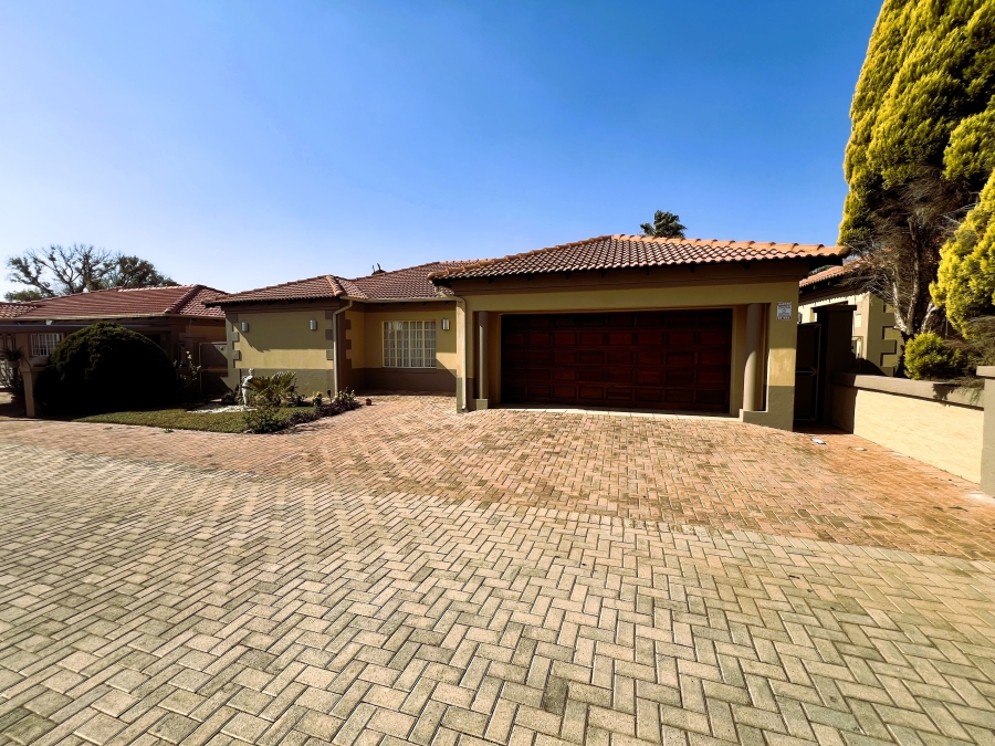 3 Bedroom Property for Sale in Flamwood North West